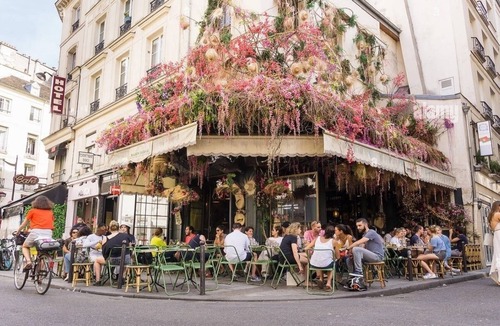 Saint-Germain-des-Pres Apartment | PARISIAN ELEGANCE AT RUE BUCI: STEPS AWAY FROM CAFÉ DE FLORE AND LES DEUX MAGOTS
