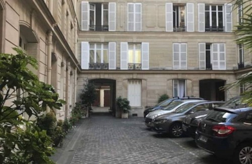 Quartier de la Goutte-d'Or Apartment | Parisian studio, ideal location, Sacré Coeur view