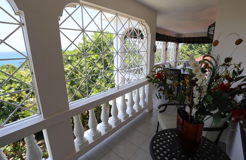Hopewell Apartment | Penthouse Apartment With Magnificent Sea Views. Minutes from the beach.