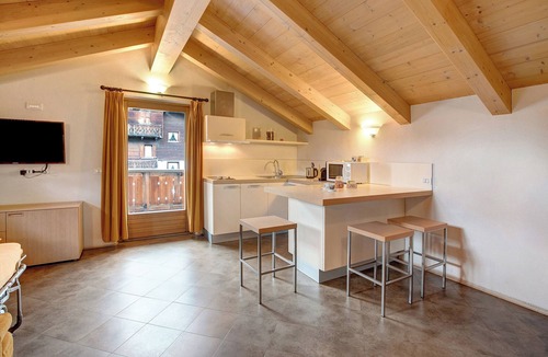Valtellina Apartment | Pet-Friendly Apartment "Castagne Baitel li Pigna" with Mountain View