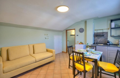Stresa Apartment | Petit Bijou De Stresa 2 mins to Lake Maggiore, Stresa, Italy