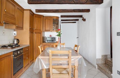 Dronero House | Pin e cele