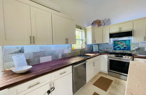 Gregory Town House | Pineapple Hideaway | Oleander Gardens