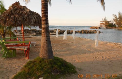 Runaway Bay Resort | Pipers Cove Resort