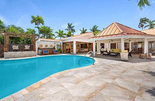 Runaway Bay Villa | Please Inquire Before Booking – Luxury Villa