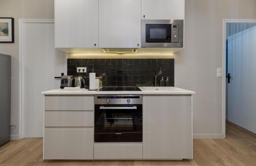 Quartier de Rochechouart Apartment | Poetic Stay - Montmartre