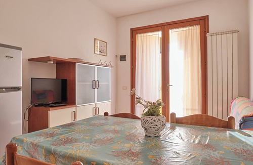 Rosapineta Apartment | Poolside escape in Rosolina-Beahost