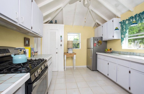 North Palmetto Point House | Poponi Villa on pink sand Beachfront Estate