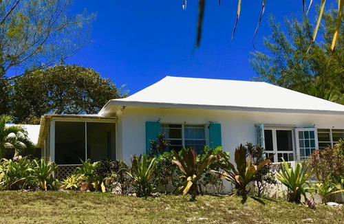 North Palmetto Point House | Poponi Villa on pink sand Beachfront Estate