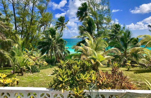 North Palmetto Point House | Poponi Villa on pink sand Beachfront Estate