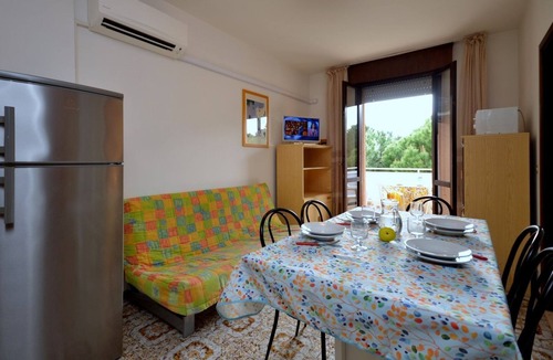 Bibione Apartment | Practical flat in Bibione with shared pool
