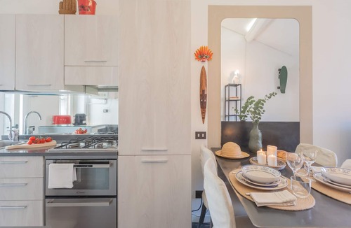 Carate Urio Apartment | Pretty Studio in Old Town