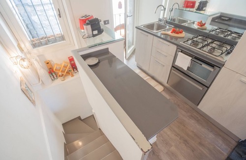 Carate Urio Apartment | Pretty Studio in Old Town