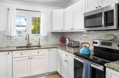 Leeward Settlement House | Private Pool, Steps To Sand, Great Reviews
