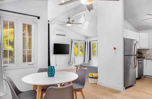 Leeward Settlement House | Private Pool, Steps To Sand, Great Reviews
