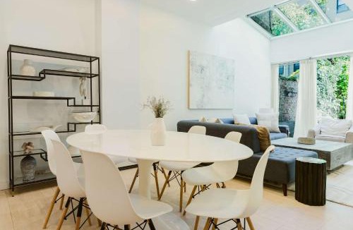Turtle Bay House | Private Beautiful Townhome w Zen Garden