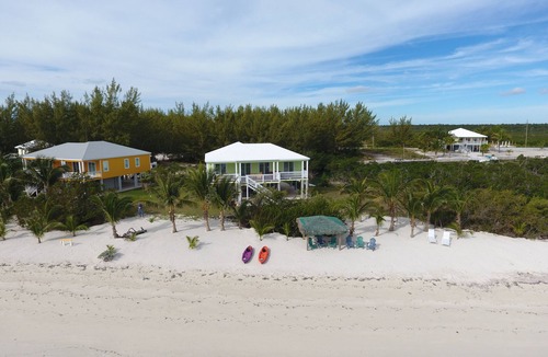 Cherokee House | PRIVATE LUXURY Beachfront Home, Beach Cabana, Kayaks, Paddle Board