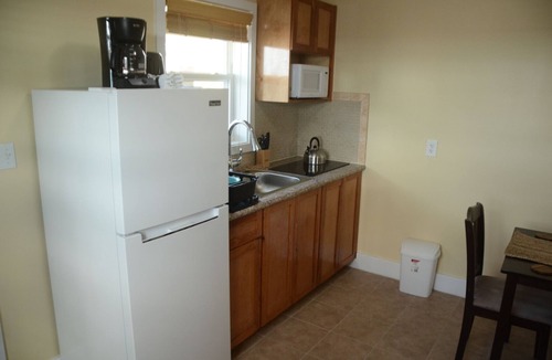 Rolleville Cottage | Private One Bedroom Cottage- Bonefish Creek