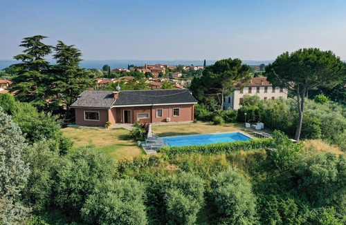 Montinelle Villa | Private Pool, Panoramic View, & Close to Beach - Villa Mira