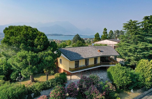 Montinelle Villa | Private Pool, Panoramic View, & Close to Beach - Villa Mira