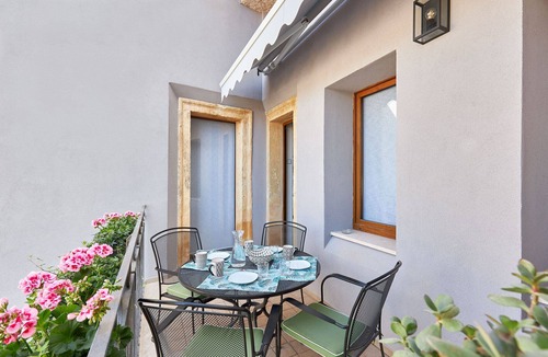 Sud-Est Apartment | Professor's Nest 8