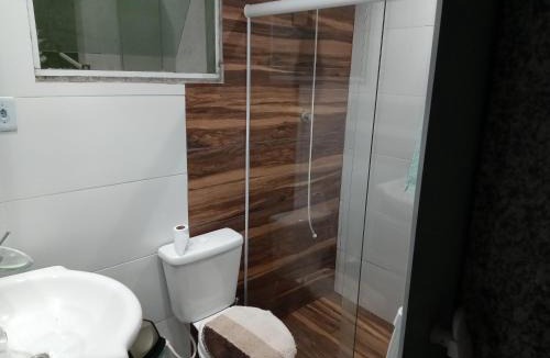 Ponte dos Leites House | Quarto,cozinha,banheiro e área externa compartilhada