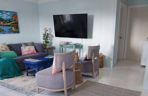 Tar Bay Apartment | Quiet 2 bedroom apartment / Private Balcony /Parking /Garden