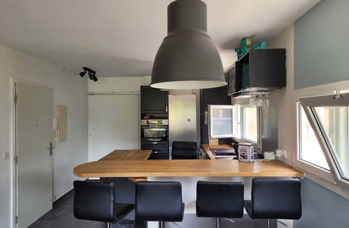 Le Plessis-Robinson Apartment | Quiet apartment in a green setting