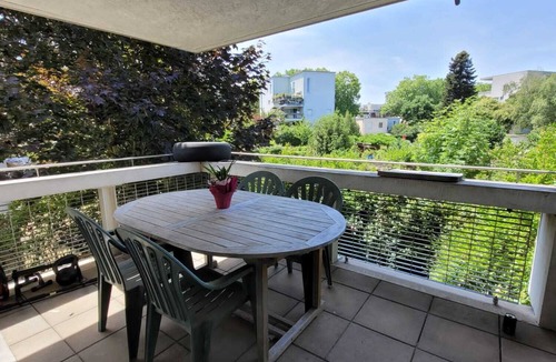 Le Plessis-Robinson Apartment | Quiet apartment in a green setting