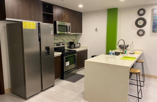 Saint Andrew Apartment | Quite and stylish with 24 hour security. Also very central