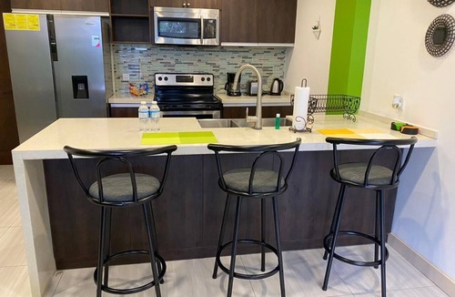 Saint Andrew Apartment | Quite and stylish with 24 hour security. Also very central