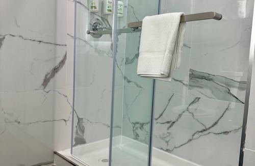 Crown Heights Hotel | Ramada By Wyndham Brooklyn Empire Blvd