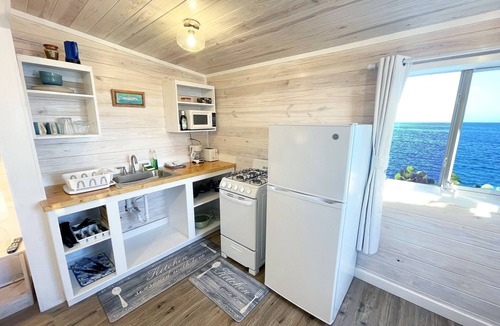 Alice Town House | Ranked by VRBO/HomeAway Top 10 Most Unique Rentals Worldwide, Walk to Town.