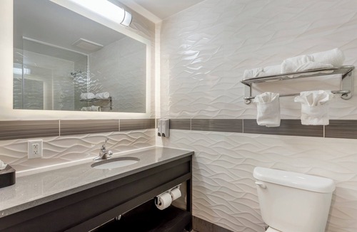 Ditmas Park Hotel | Red Roof PLUS+ Brooklyn - Flatbush Ave