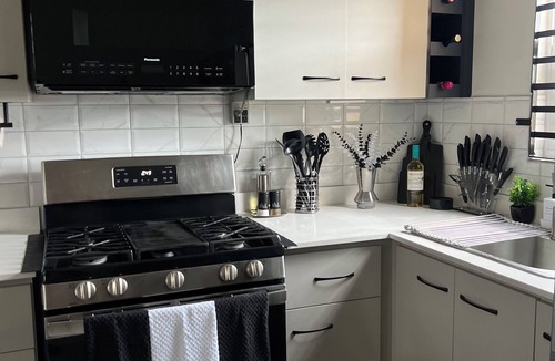 Portmore House | Refined luxury awaits you, where sophistication reigns with a Taste of Opulence!