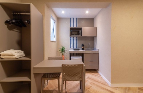 Leme Apartment | Refuge a few steps from Copacabana Beach | Q15