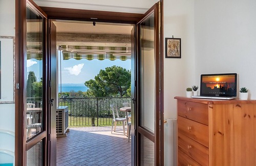 Pacengo Apartment | Regarda - apartment "Eden 1" with terrace with lake view and barbecue