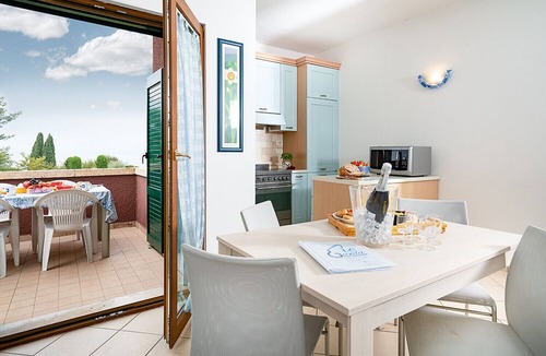 Cisano Apartment | Regarda -Blue View 1 apartment with lake view, 1 bedroom, pool