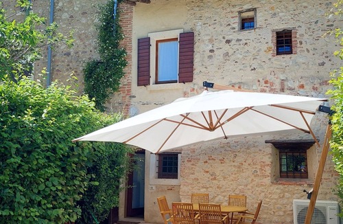 Montioni Ski Chalet | Regarda - Countryhouse Nocino 2 in the middle of Lake Garda vineyards