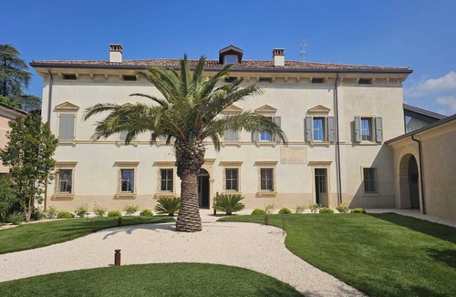 Tregnago Apartment | Relax and Comfort in an Elegant Venetian Villa with a Beautiful Outdoor Pool