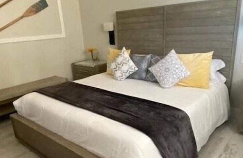 Staniel Cay Villa | Relax in this summer night inspired villa