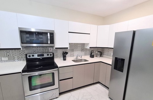 Beverly Hills Apartment | Relax @ the Lofts Lounge 2B/R lGymlTennis|Views