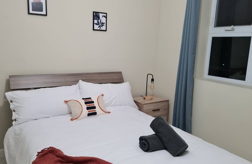 Beverly Hills Apartment | Relax @ the Lofts Lounge 2B/R lGymlTennis|Views