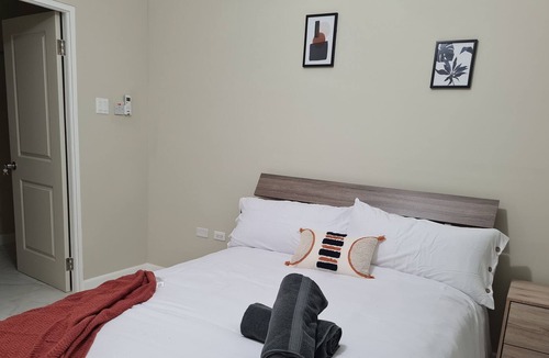 Beverly Hills Apartment | Relax @ the Lofts Lounge 2B/R lGymlTennis|Views
