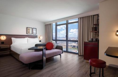 Flushing Chinatown Hotel | Renaissance New York Flushing Hotel at Tangram