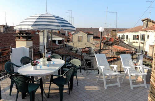 Castello Apartment | RENIER HOUSE - BIENNALE