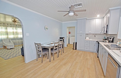 Spanish Wells House | Renovated 3 bedrooms/2 bath. 2-minute walk to the beach!