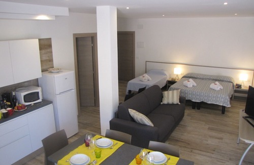 Brenzone sul Garda House | Residence Villa Marghrita Studio Side Ground Floor