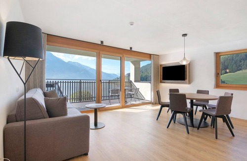 Resia Apartment | Residence Froy Apartment 10 – Lake View, Whirlpool & Breakfast Included