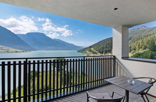 Resia Apartment | Residence Froy Apartment 10 – Lake View, Whirlpool & Breakfast Included